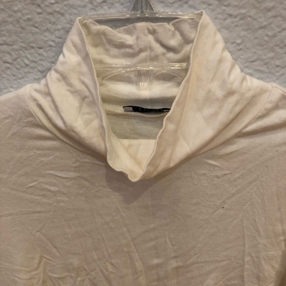 White/Cream Long Sleeved Crop Top - Picture 2 of 3